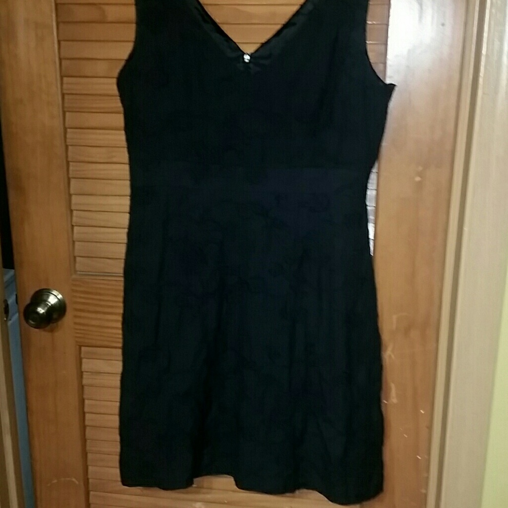 Dress - Picture 7 of 7
